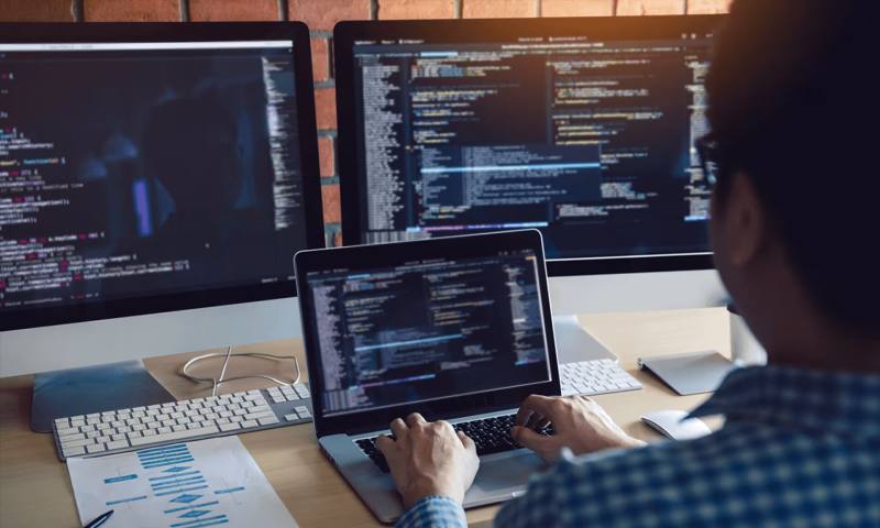 数据科学选型：R与Python如何赋能阿勒泰市网站建设？